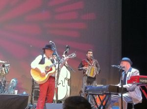 Robert Reynolds on acoustic guitar, unidentified bassist, Michael Guerra on accordion, Jerry Dale McFadden on keys